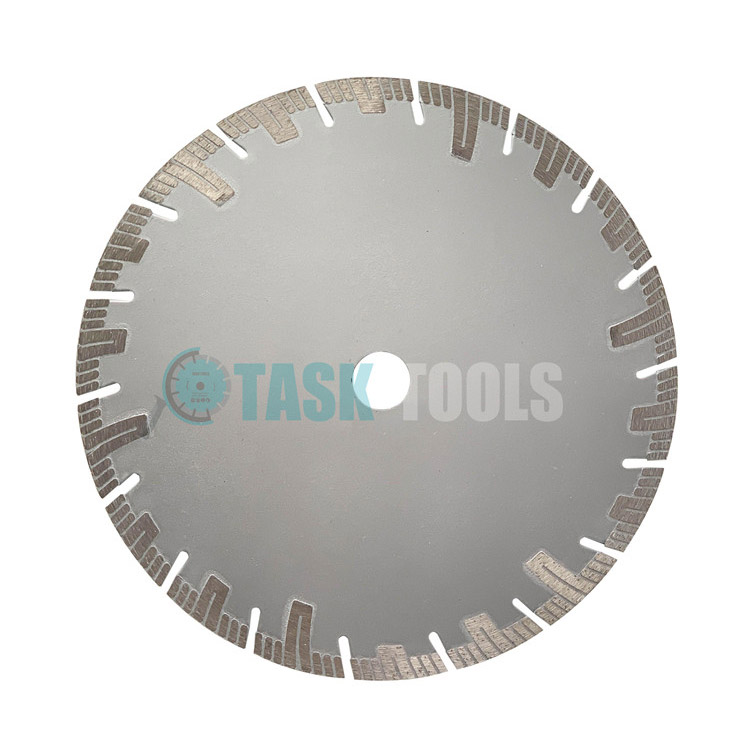 Hot pressed diamond saw blade