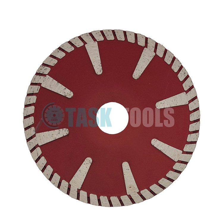 Hot pressed diamond saw blade