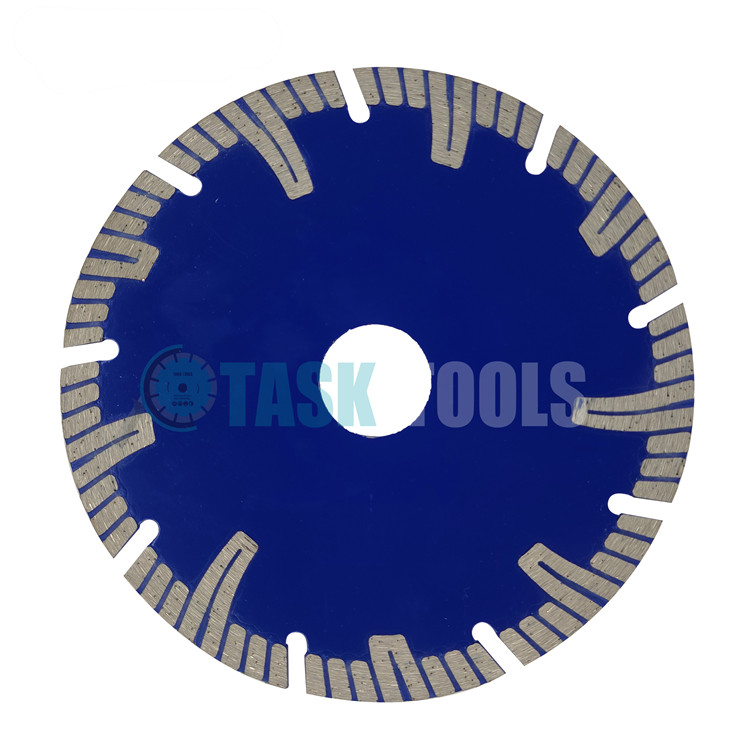 Hot pressed diamond saw blade