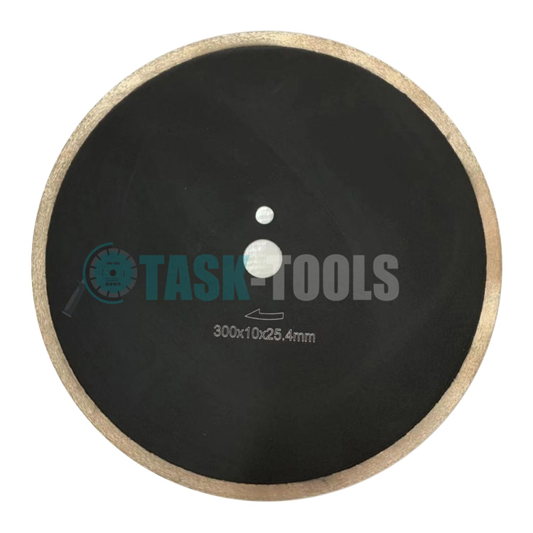 Hot pressed diamond saw blade